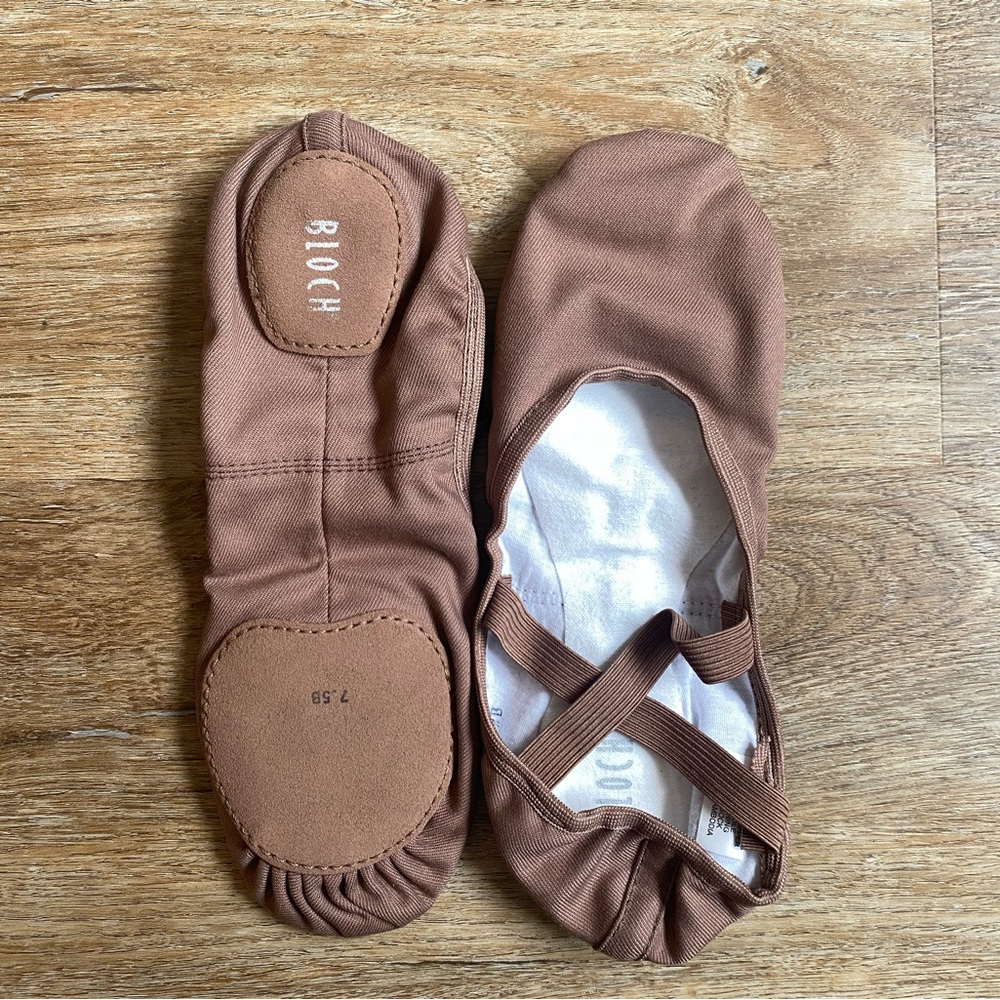 New and unused Bloch women’s Performa canvas flats!